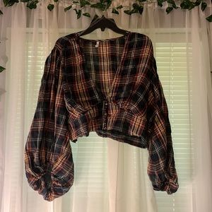 Cropped flannel puffer sleeve top.